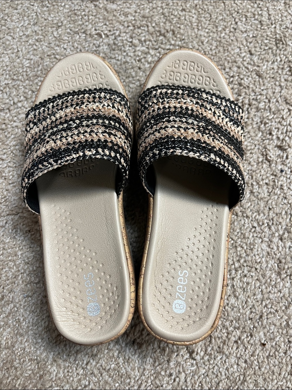 Bzees wedge sandals  Women's Black & Tan Woven Slide. Size 6.5 - Picture 3 of 5